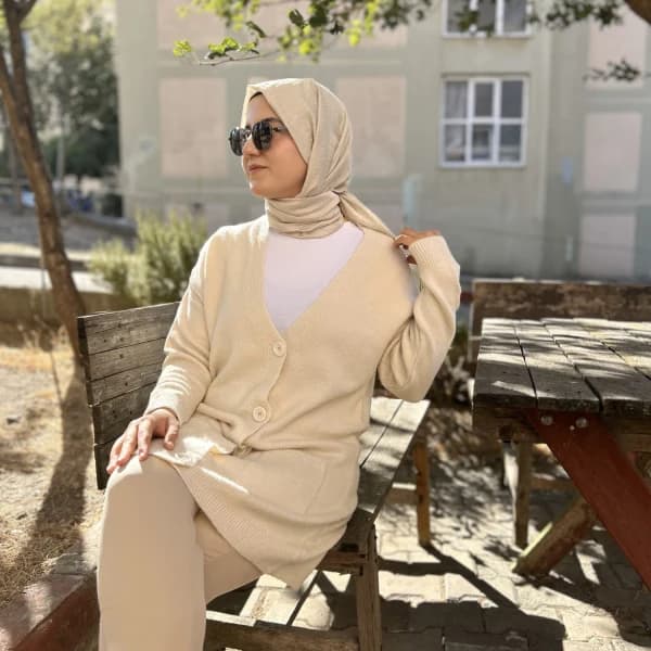 Düğme Detaylı Cepli Uzun Hırka Krem