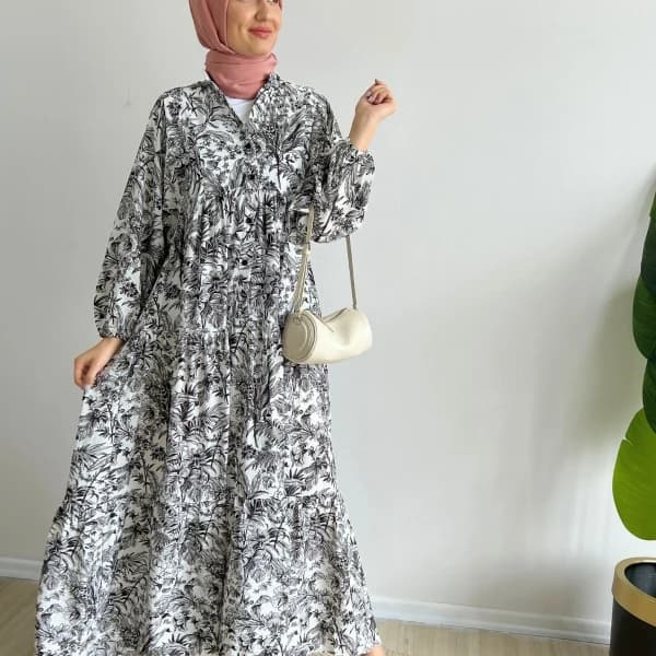 Petunya Desenli Siyah Elbise