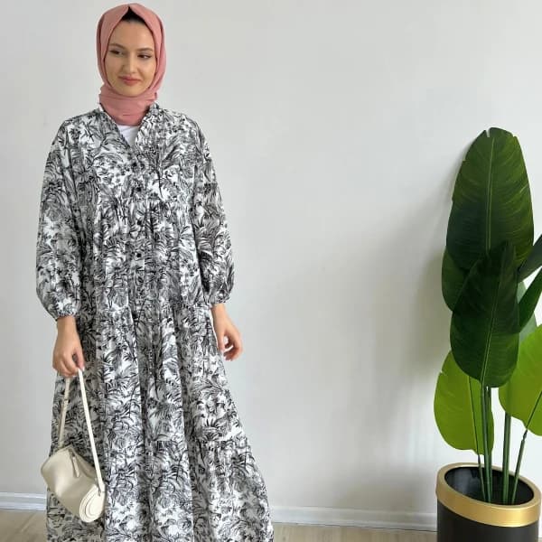 Petunya Desenli Siyah Elbise